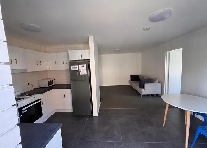 Mumma'S Hostel Surfers Paradise - 18 To 40 Years Old - Passport Only