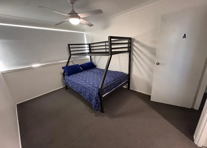 Mumma'S Hostel Surfers Paradise - 18 To 40 Years Old - Passport Only
